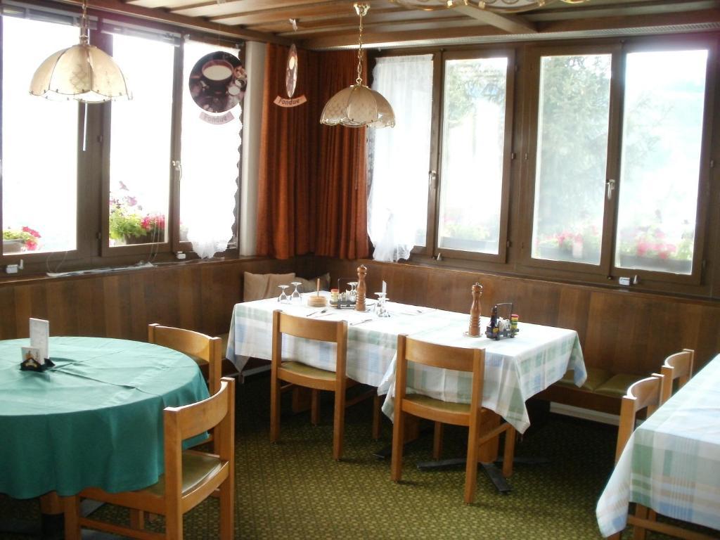 דיסנטיס Hotel Pez Ault מראה חיצוני תמונה